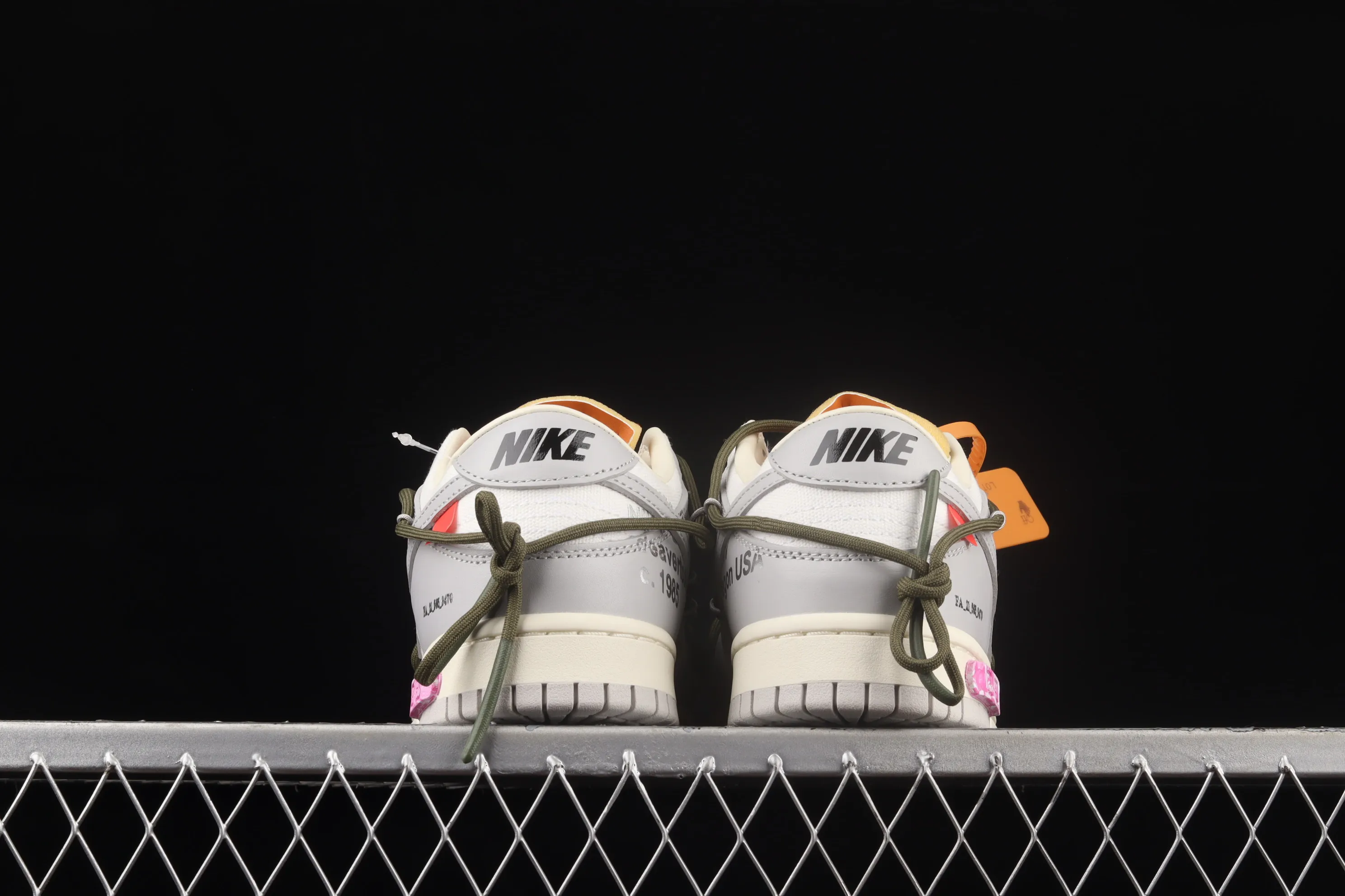 All Categories Nk SB Dunk Series Nk SB Dunk Low Low-top sneakers Pure original version OF x Nk Dunk Low OW Gray SB smashed backboard fashion casual sneakers DM1602-124